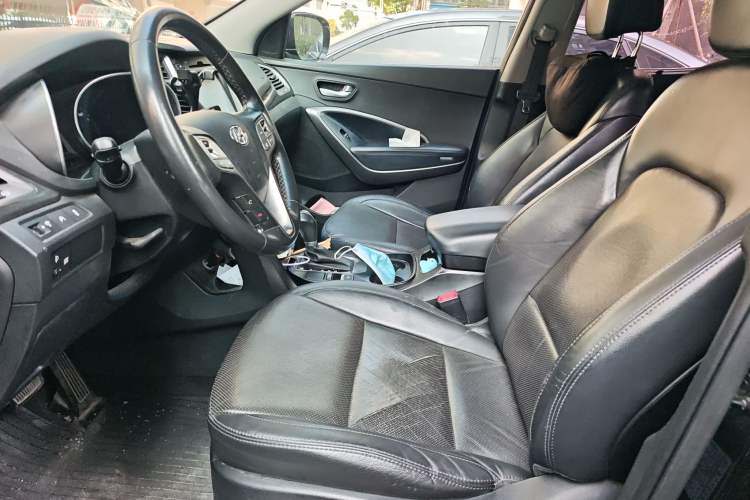 Used Hyundai Santa Fe 2015 2.4L Automatic Two-Wheel Drive Smart Version 5 Seats
