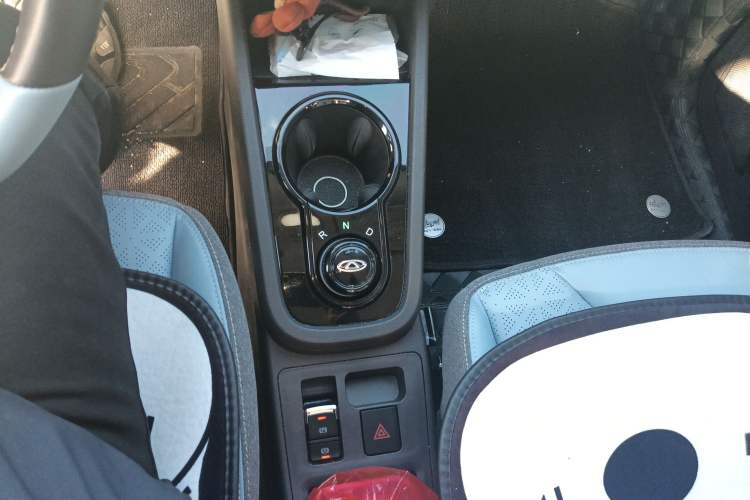 Used Chery Little Ant 2022 Restyled Version Sweet Pink Edition Half-Sugar Version 30.6 kWh 30 kW 301 km Gear Lever