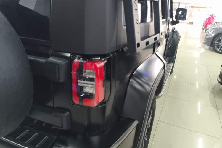 Used BAIC Off-Road BJ40 2023 2.0D Automatic Four-Wheel Drive Blade Hero Edition Adventurer Type Right Rear Taillight