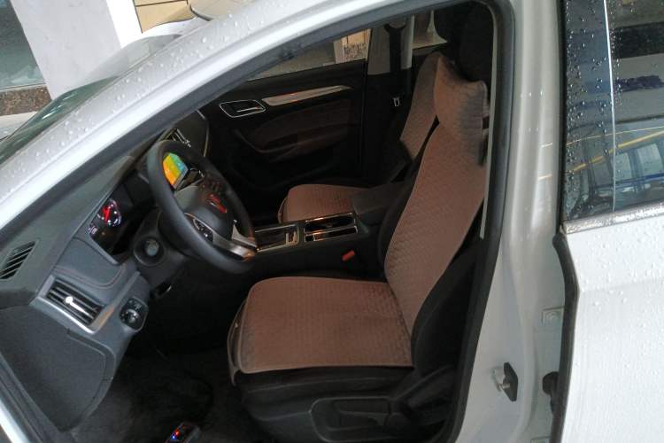 Used Roewe i6 2019 PLUS 1.6L CVT 4G Connected Luxury Deluxe Edition
