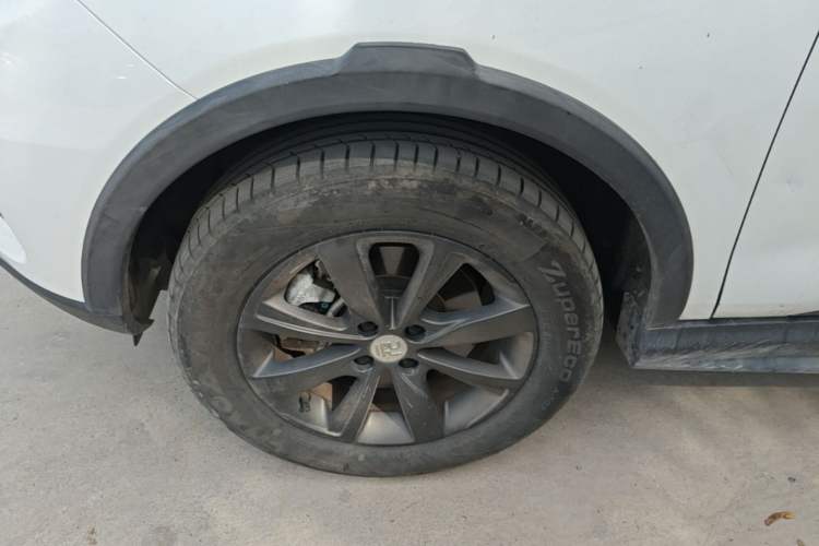 Used BYD Yuan New Energy 2018 EV360 Smart Connect Cool Edition Left Front Wheel Hub