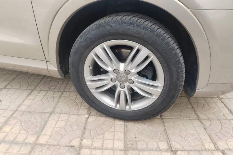 Used Audi Q3 2013 35 TFSI Comfort Model Right Front Wheel Hub