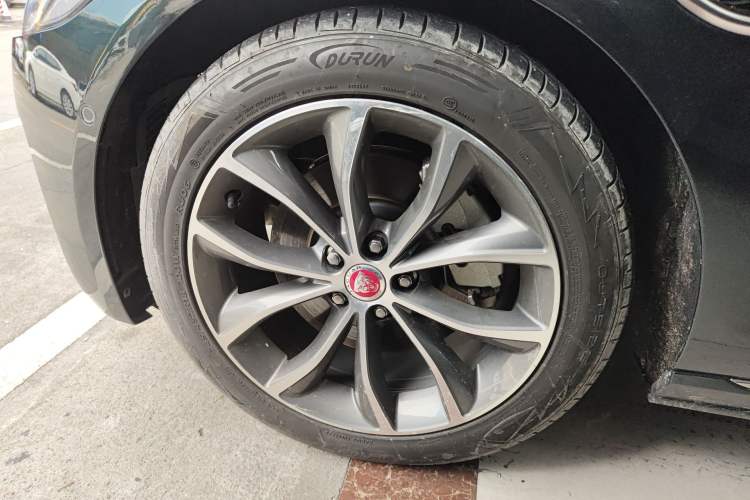 Used Jaguar XFL 2019 XFL 2.0T 250 PS Two-Wheel-Drive Luxury Edition