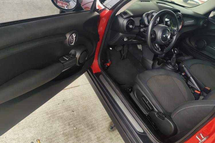 Used MINI 2014 1.5T COOPER Fun
