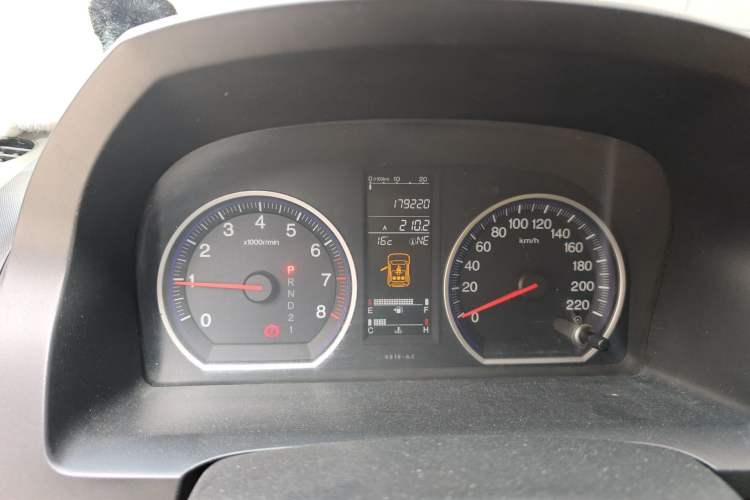 Used Honda CR-V 2007 2.4L automatic four-wheel drive Prestige Edition Odometer Close Up