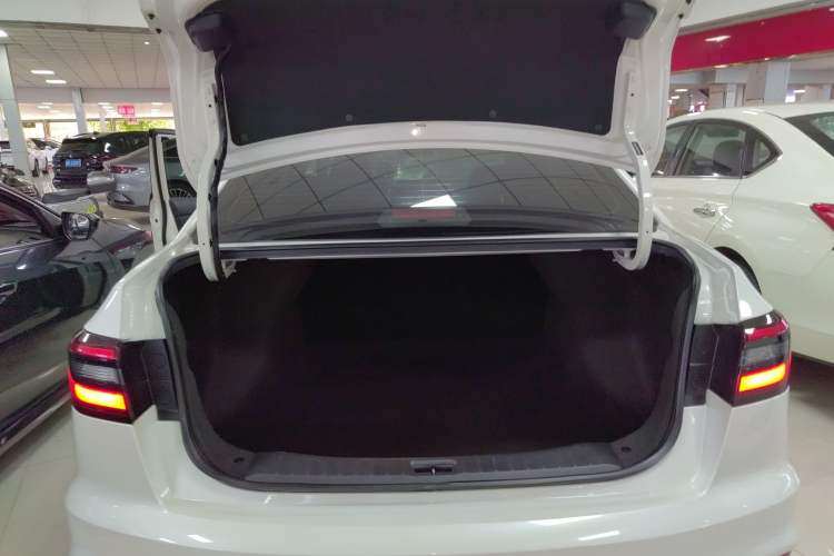 Used Venucia D60 2021 PLUS 1.6L XL CVT Yue Ling Edition Trunk