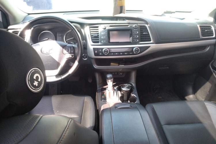 Used Toyota Highlander 2018 2.0T Two-Wheel Drive Luxury Edition 7 Seats China VI Standard
