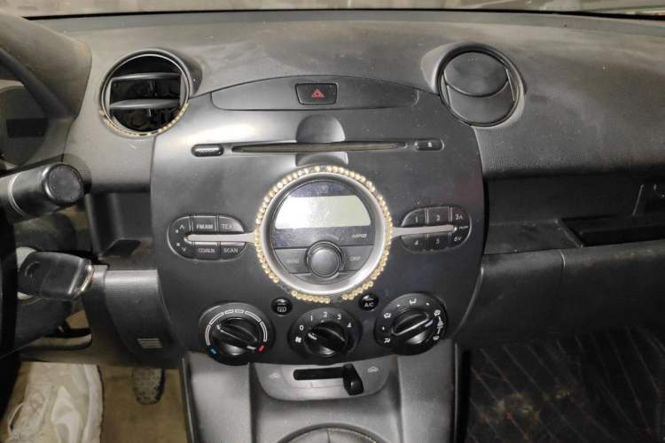 Used Mazda 2 2011 XuanDong 1.5L Manual Fashion Edition