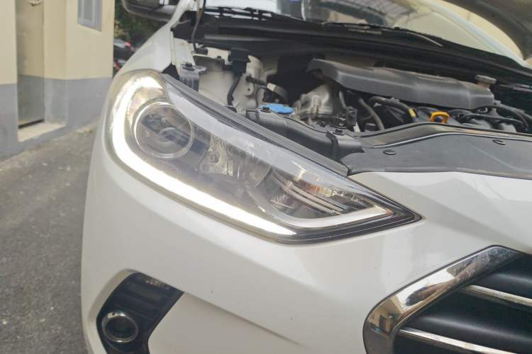 Used Hyundai Elantra (6th Generation / Lingdong) 2016 1.6L Automatic ZhiXuan · Luxury Version Right Front Headlight