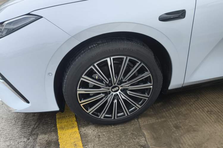 Used Geely Galaxy 8 2025 130km EM-i Flagship Edition