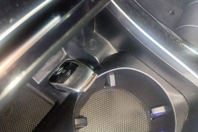 Used Mercedes-Benz E-Class 2017 E 200 Coupe Interior 1