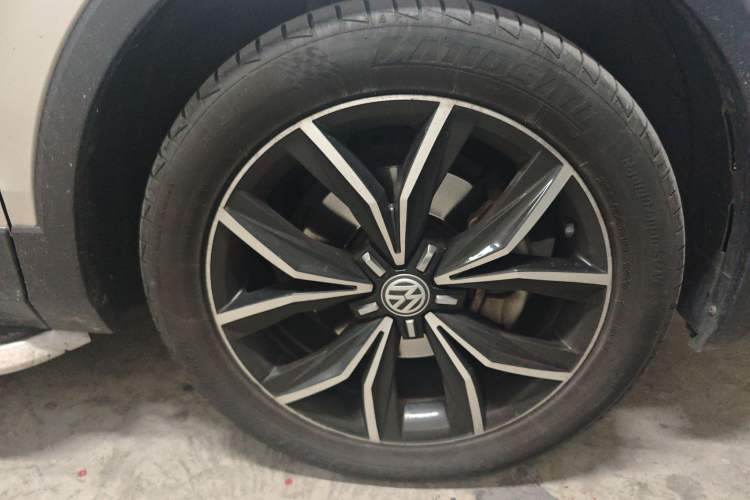 Used Volkswagen Tiguan L 2019 330TSI Automatic Two-Wheel Drive Smart Luxury Version China V Emission Standard