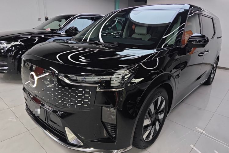 Used Volvo EM90 2025 Ultra Six-Seater
