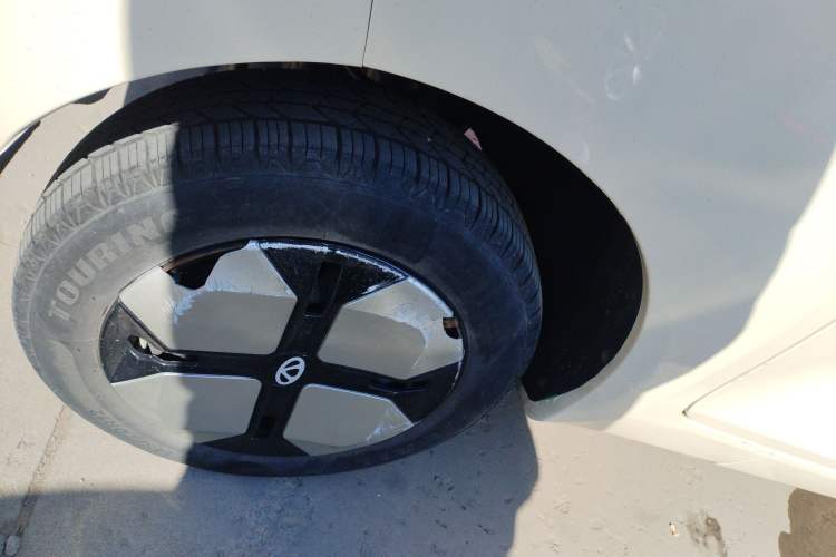 Used Chery QQ Ice Cream 2022 170km Sundae Phosphate Lithium-Ion Exterior 5