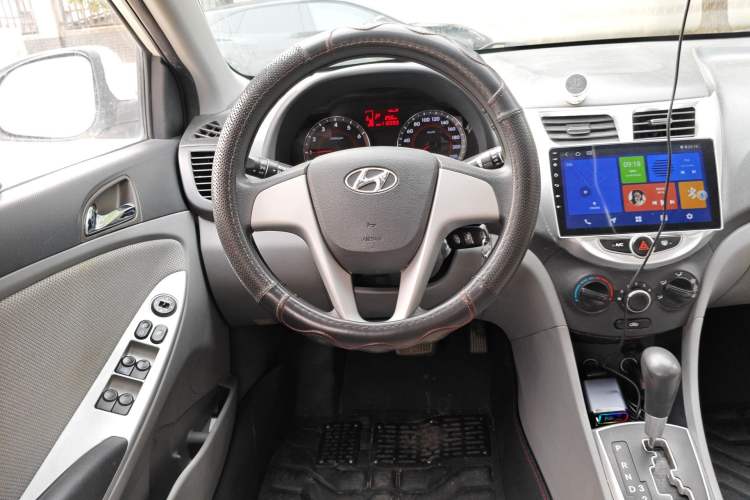 Used Hyundai Verna (older generation) 2010 Sedan 1.4L Automatic Fashionable GT Model Steering Wheel