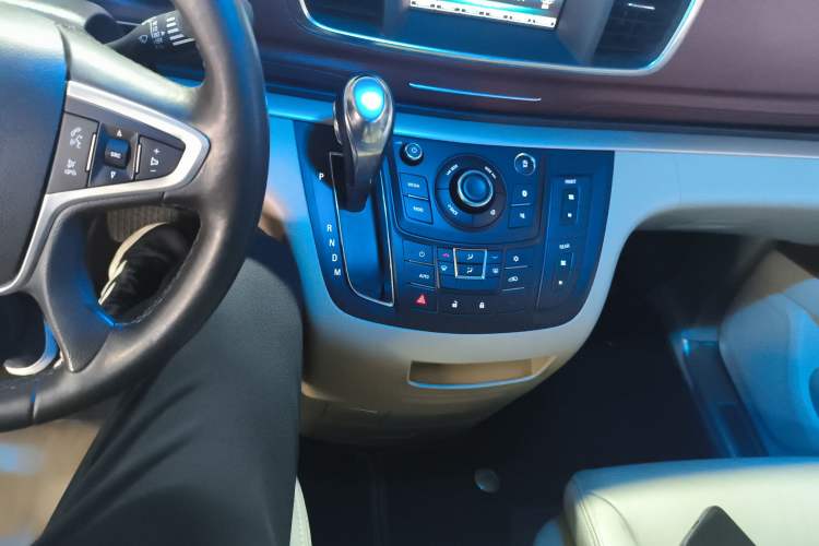 Used Buick GL8 2017 25S Luxury Version China V Standard Gear Lever