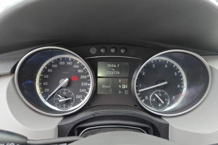 Used Mercedes-Benz R-Class 2017 R 320 4MATIC Business Edition Prestige Model Instrument Cluster