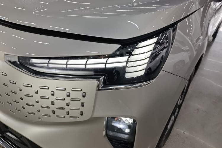 Used Volvo EM90 2025 Ultra Six-Seater