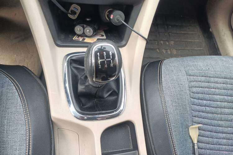 Used Chery Arrizo 7 2015 1.6L Manual ZhiShang Edition Gear Lever