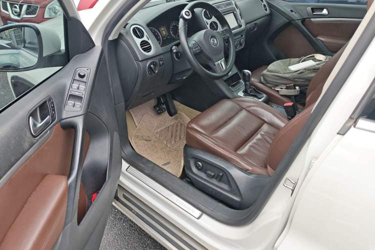 Used Volkswagen Tiguan 2013 2.0 TSI Automatic All-Wheel Drive Luxury Edition Driver Seat