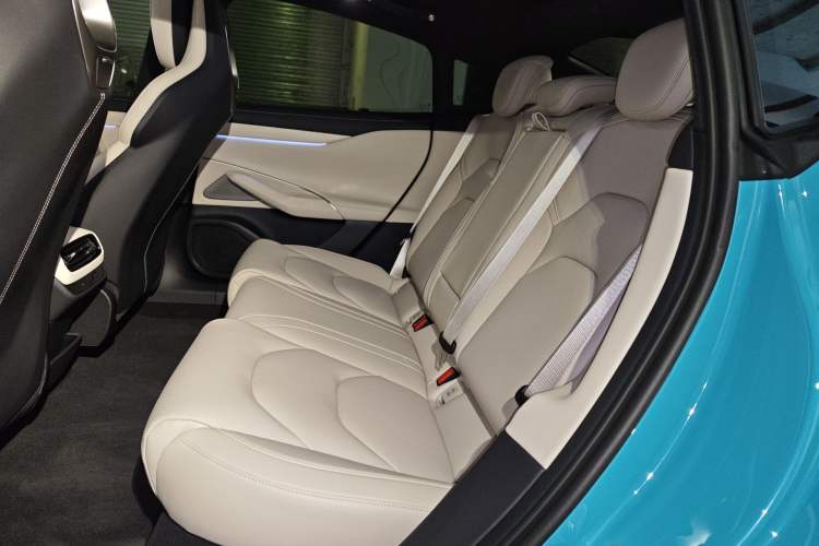 Used Xiaomi Auto SU7 2024 Four-Wheel Drive Ultra-Long Range Advanced Intelligent Driving Max Edition Left Rear Seat