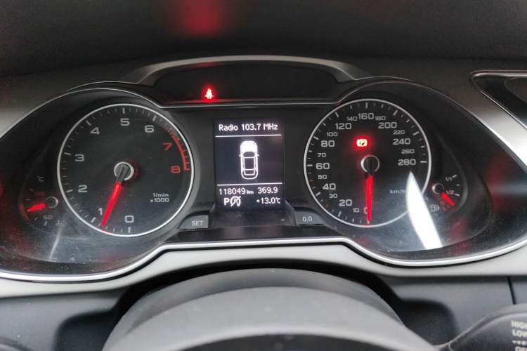 Used Audi A4L 2013 35 TFSI Automatic Comfort Model Instrument Cluster