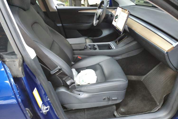 Used Tesla Model Y 2021 Long-Range All-Wheel-Drive Version Right Front Seat