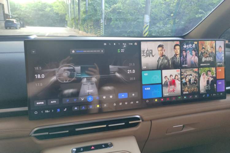 Used VOYAH Dream 2025 PHEV Four-Wheel Drive Prestige Kunpeng Edition
