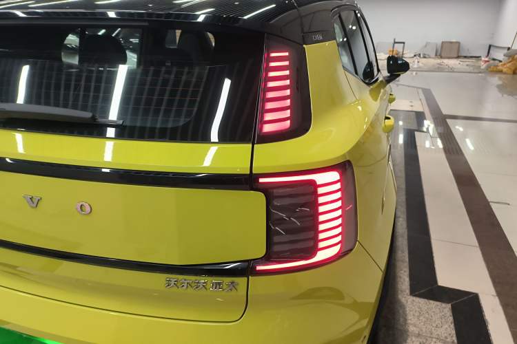 Used Volvo EX30 2025 Rear-Drive Long-Range Version Ultra