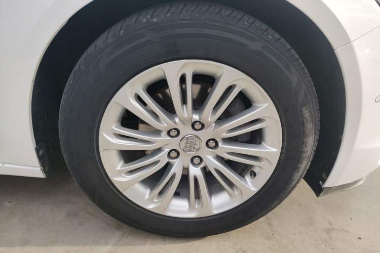 Used Buick LaCrosse 2016 20T Luxury Model Right Front Wheel Hub