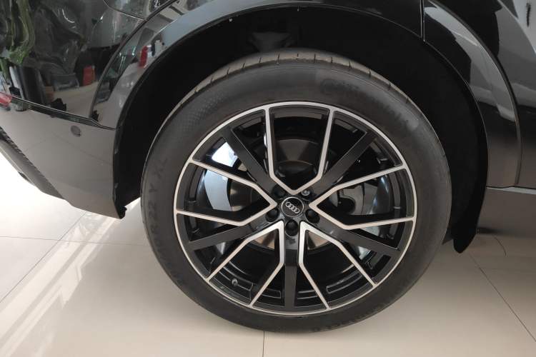 Used Audi Q8 2019 55 TFSI Luxury Dynamic Model