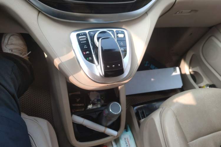 Used Mercedes-Benz V-Class 2017 V 260 Avantgarde Edition
