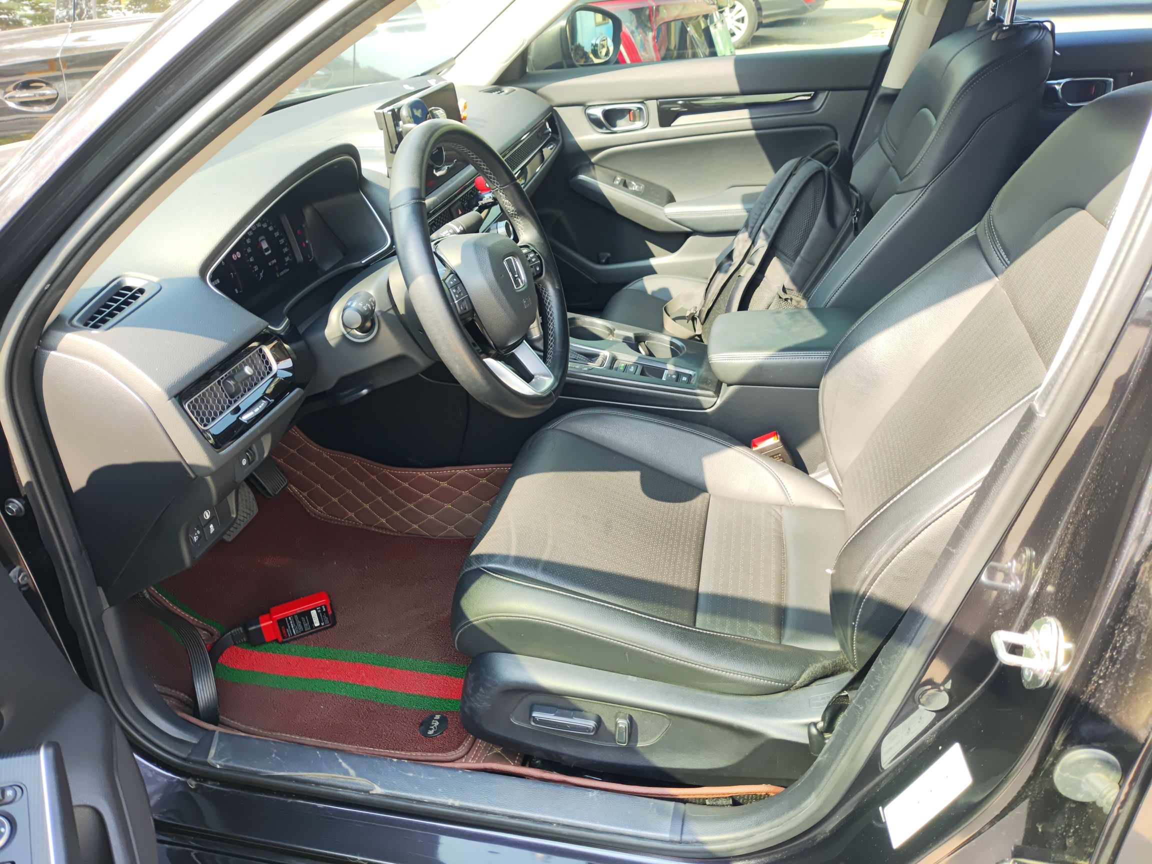 Переднее сиденье в автомобиле