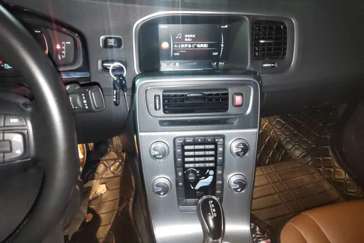 Used Volvo S60 2016 S60L T4 Zhiyuan Edition Audio And AC Panel