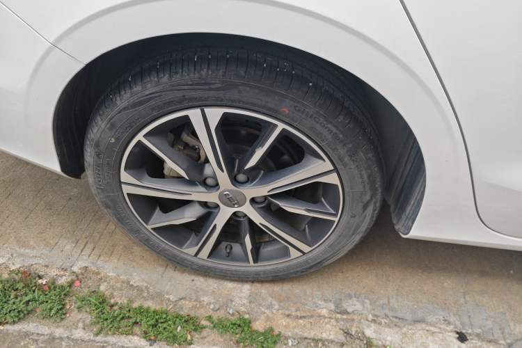 Used Geely Auto Emgrand 2022 4th Generation 1.5L CVT Flagship Model Right Rear Wheel Hub