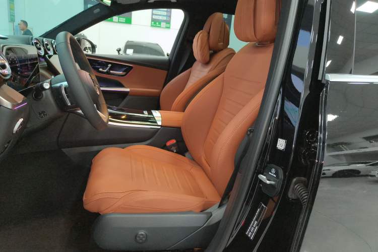 Used Mercedes-Benz GLC 2025 Refreshed GLC 300 L 4MATIC Dynamic Version 5 Seats
