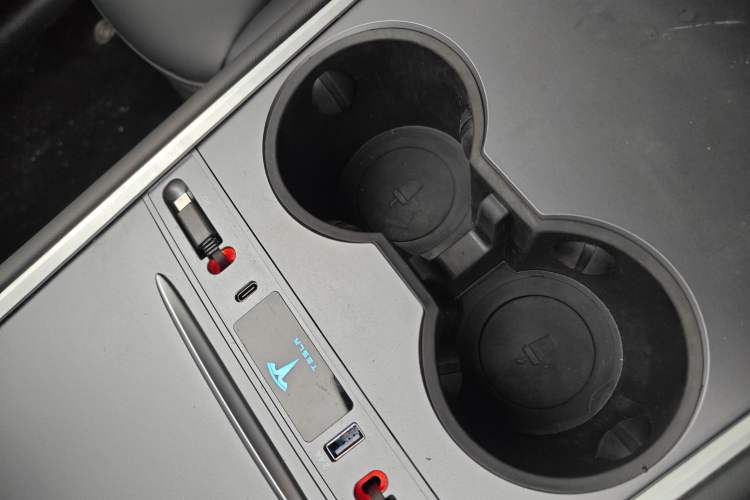 Used Tesla Model Y 2023 Long-Range All-Wheel-Drive Version
