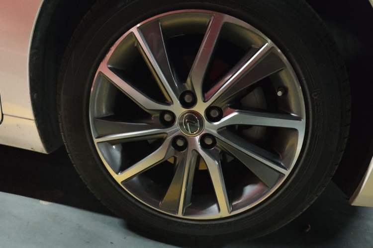 Used Lexus ES 2017 300h Mark Levinson Comfort Edition
