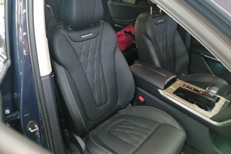 Used Hongqi HS7 2023 2.0T Automatic All-Wheel-Drive Flagship Edition Six Seats Right Front Seat