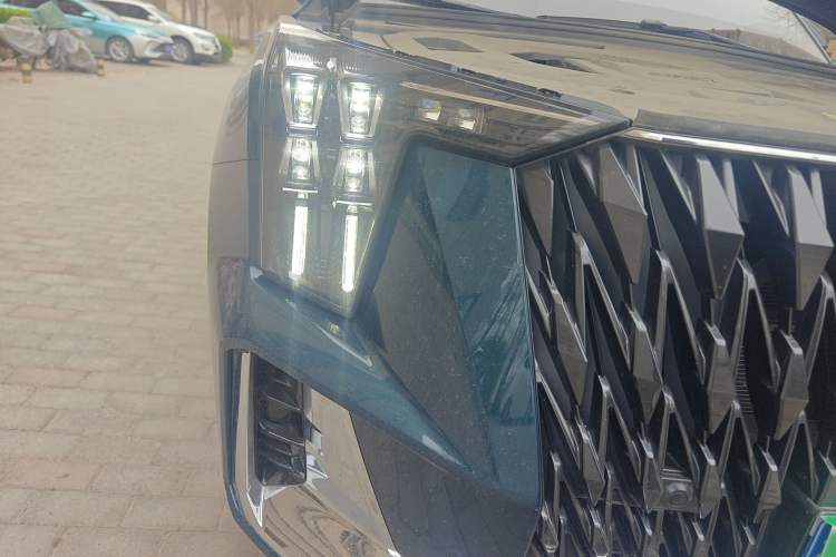 Used GAC Trumpchi GS8 2022 Double-Energy Series 2.0TM Four-Wheel Drive Premium Edition (7 Seats) Right Front Headlight