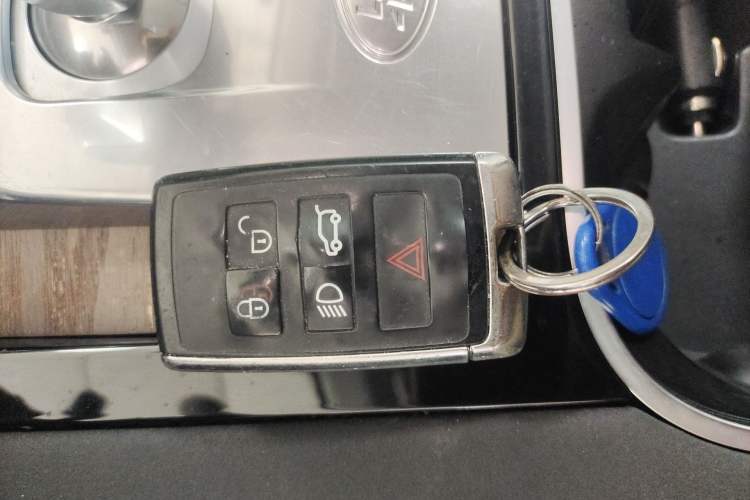 Used Land Rover Discovery Sport 2020 249 PS R-Dynamic Performance Tech Edition 7 Seats Interior 1