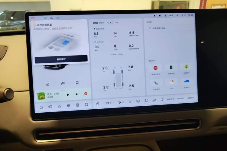 Used Li Auto i6 2025 Model Two-Wheel-Drive Standard Type Audio And AC Panel