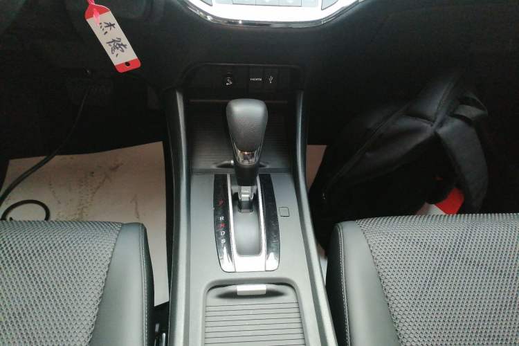 Used Honda Jade 2016 1.8L Automatic Comfort Version 5 Seats Gear Lever