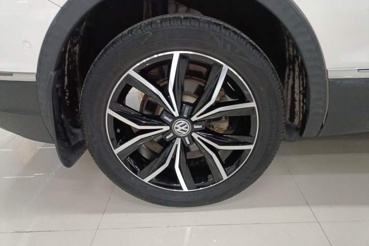 Used Volkswagen Tiguan L 2019 Revised 330TSI Automatic Two-Wheel Drive Smart & Luxury Edition China VI Standard Right Rear Wheel Hub