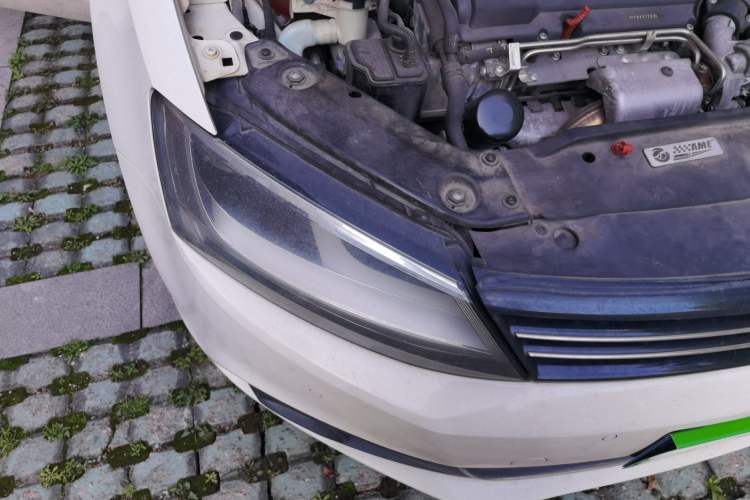 Used Volkswagen Sagitar 2012 1.4TSI Automatic Luxury Edition Right Front Headlight