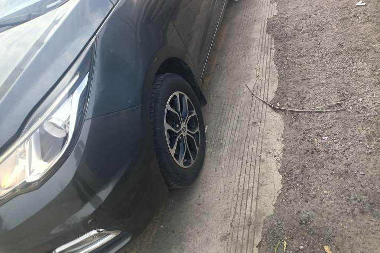 Used CHANGAN KAICHENG Oushang A600 2016 1.5L Manual Luxury 7-Seater Exterior 4