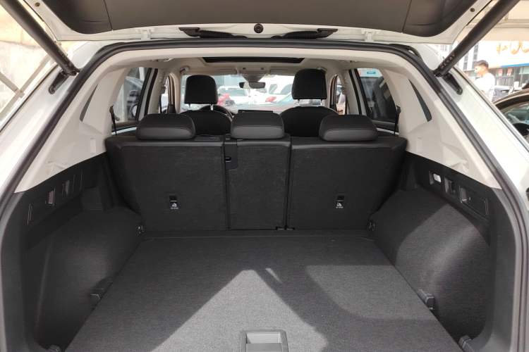 Used Volkswagen Tayron 2023 Revised Version 380TSI All-Wheel Drive R-Line High-Energy Edition Trunk