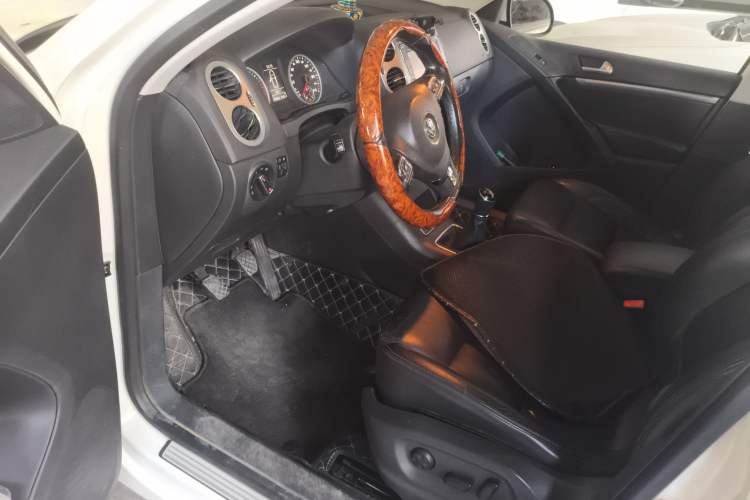 Used Volkswagen Tiguan L 2015 1.8TSI Manual Two-Wheel-Drive Limited Edition