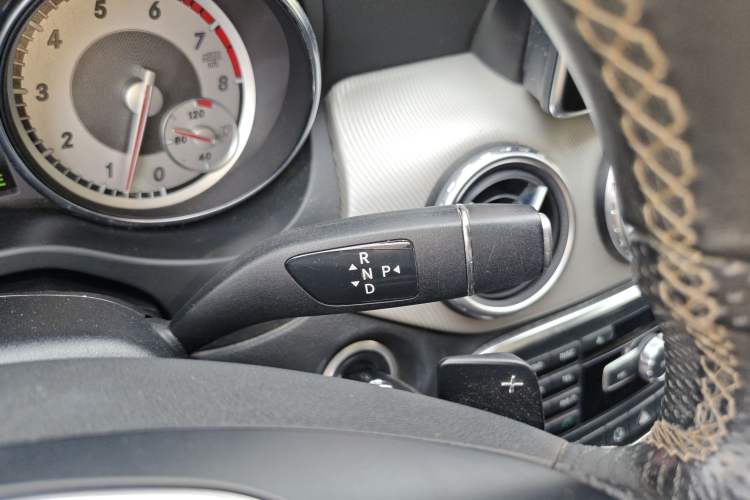 Used Mercedes-Benz GLA 2015 GLA 220 4MATIC Luxury Model Gear Lever