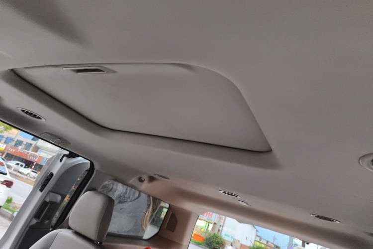 Used Ford Tourneo Custom 2017 2.0T Automatic Elite Edition Headliner